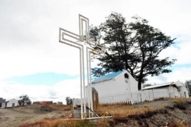 Tolhuin: visitó la tumba de su hija a quien violó desde chica y su ex lo echó a insultos