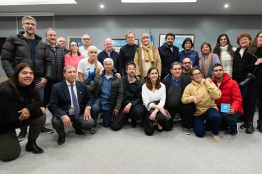 Malvinas: volvieron al país familiares de soldados enterrados en el cementerio de Darwin