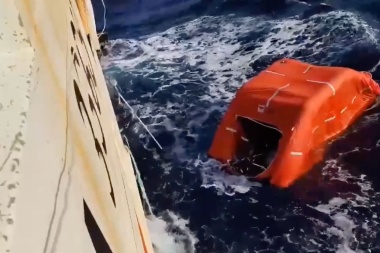 Rescate del barco pesquero en Malvinas: 14 sobrevivientes, 8 muertos y 5 desaparecidos