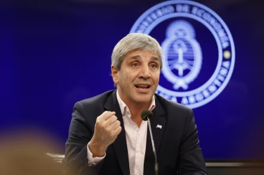 Desde el lunes que viene bajará el impuesto PAIS, pero no se toca el dólar tarjeta