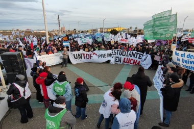 Tierra del Fuego se sumó a la segunda ‘Marcha Federal’ en defensa de las universidades públicas