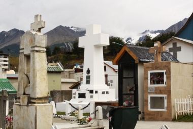 Premiaron a docente fueguina por un proyecto que pone en valor el antiguo cementerio de Ushuaia