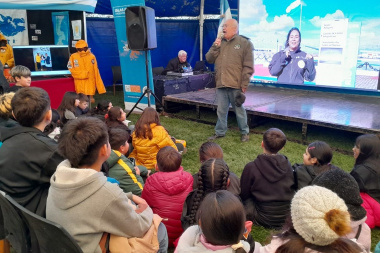 Semana de Malvinas: cientos de niñas y niños ya visitaron la ‘Carpa de la Dignidad’ en Río Grande