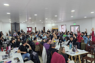 Por amplia mayoría, los docentes aceptaron la última propuesta salarial del Gobierno