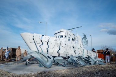 Inauguraron una escultura que rinde homenaje al guardacostas “Río Iguazú” en Ushuaia