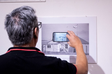 Inauguraron la muestra “Fotos Recuperadas de Malvinas: Archivo Télam” en Ushuaia