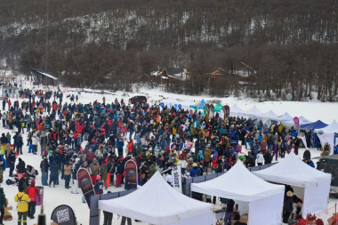 La falta de nieve en otros centros de esquí patagónicos suma turistas en Ushuaia