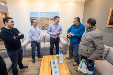 Veteranos de guerra recibieron licencias de conducir con dirección en las Islas Malvinas