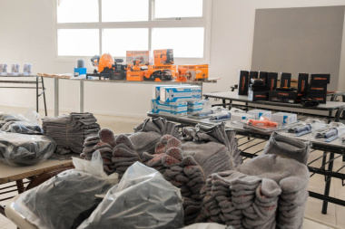 Gobierno entregó materiales y herramientas a dos colegios técnicos de Río Grande