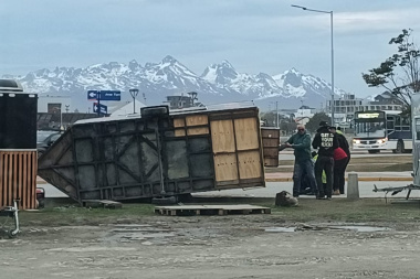 Por el temporal de viento en Ushuaia hubo cortes de energía y más de 150 llamados por emergencias
