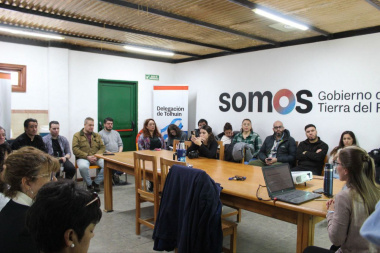En Tolhuin brindaron conversatorio sobre la problemática del suicidio en los medios