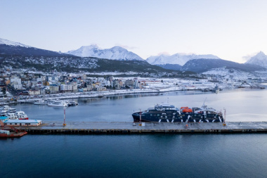 Ushuaia recibió al ‘Magellan Explorer’, el primer crucero antártico de la temporada 2025-2026