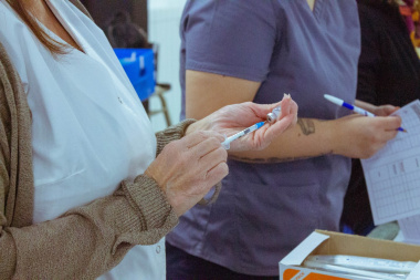 Gobierno realiza campaña de vacunación contra coqueluche en escuelas públicas de Ushuaia
