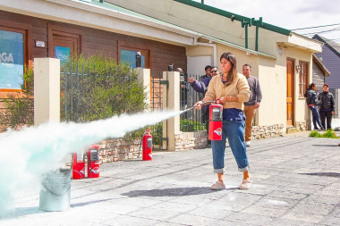 Brindan capacitaciones sobre medidas de prevención y seguridad en oficinas municipales de Río Grande