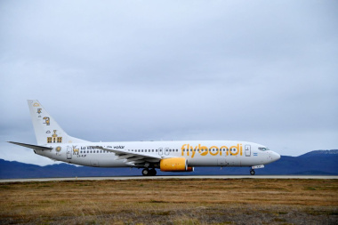 Flybondi anunció 20% de descuento en pasajes para vuelos desde Ushuaia hacia Buenos Aires y Córdoba