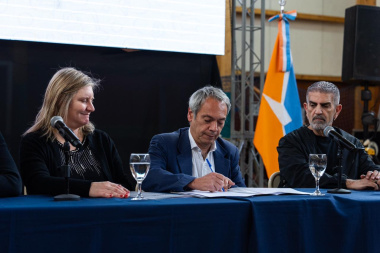 Tierra del Fuego firmó un convenio para fortalecer la atención en salud mental infantil