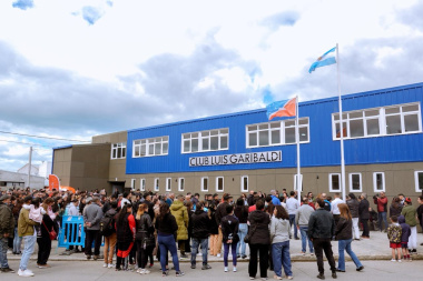 Gobierno inauguró el nuevo gimnasio del Club Garibaldi en Río Grande