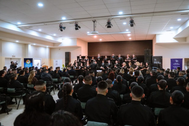 La Policía fueguina celebró sus 140 años con un concierto de gala junto al ‘Coro del Fin del Mundo’