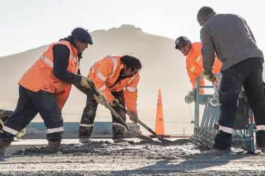 El 72% de los trabajadores percibe un sueldo menor a un millón de pesos y enfrenta dificultades para llegar a fin de mes