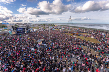 Encendido del Arbolito en Río Grande: alrededor de 30 mil personas asistieron al show de Luk Ra