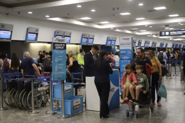 Rige el paro de controladores aéreos: hay más de 24.000 pasajeros afectados por demoras y cancelaciones