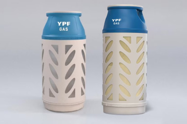 Garrafas de plástico: YPF lanzó una prueba piloto con envases 65% más livianos para uso hogareño