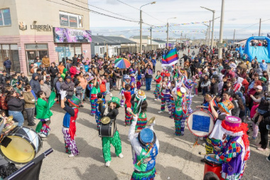 Vecinos de la Margen Sur vivieron el primer fin de semana de los 'Canavales Barriales' en Río Grande