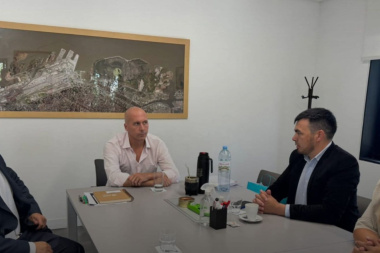 Cuestionan a libertarios fueguinos por “reunirse a espaldas del pueblo” con interventor del puerto