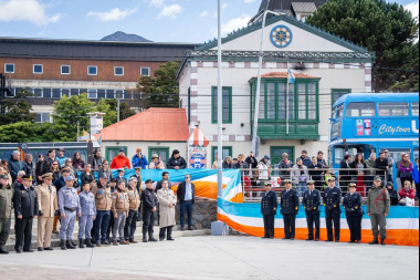 Tierra del Fuego celebró los 122 años de presencia Argentina en el contiente blanco