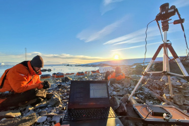 Investigadores del CONICET realizan estudio sobre medición de luz en la Antártida