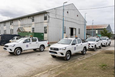 Gobierno incorporó cuatro nuevas camionetas para la Dirección Provincial de Energía
