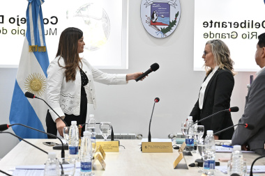 El Concejo Deliberante de Río Grande tomó juramento a la nueva concejal Verónica Martínez