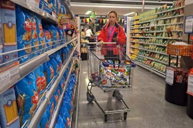 La canasta básica subió 2,7% en febrero: una familia necesitó casi $1.400.000 para no ser pobre