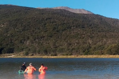Investigadores del CADIC realizan un monitoreo y control de salmón Chinook en el río Lapataia