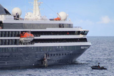 La Armada Argentina evacuó a pasajero de un crucero turístico en el Pasaje de Drake