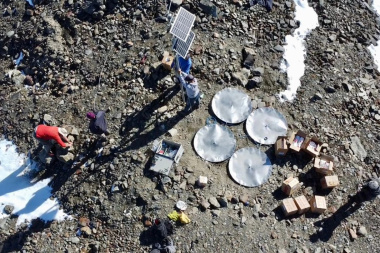 Instalaron una nueva estación en el Glaciar Martial para monitorear el agua y anticipar escenarios
