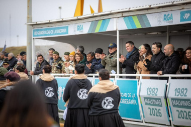 Más de 200 instituciones acompañaron el desfile del 2 de abril en Río Grande