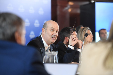 Para Sturzenegger, un británico debería poder "comprar tierras" en Tierra del Fuego