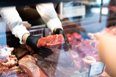 El consumo de carne cayó 10% en lo que va del 2026 y sigue en el nivel más bajo de los últimos 20 años