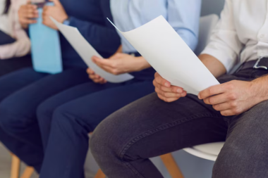 Cuatro de cada 10 trabajadores argentinos buscan un segundo empleo para llegar a fin de mes, según una encuesta