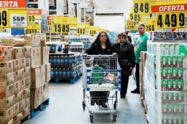 El consumo masivo no para de caer: se hundió un 5,1% en marzo y sufrió la mayor contracción en 14 meses