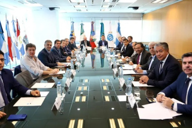 Las transferencias automáticas a las provincias cayeron por cuarto mes al hilo, según informe