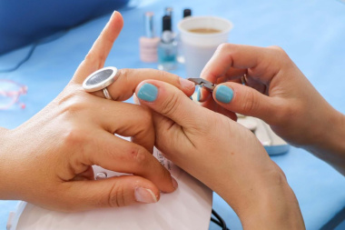 ¿Te gusta el mundo nails? Lanzan capacitaciones gratuitas para jóvenes fueguinos