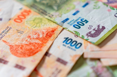 Los salarios registrados cayeron en marzo por séptimo mes consecutivo y acumularon una baja de 4,67% real