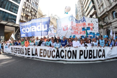 El Gobierno y las universidades firmaron un acuerdo por financiamiento y salarios