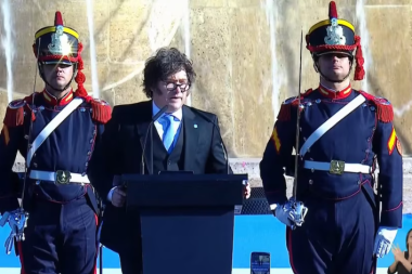 Javier Milei respaldó a Adorni en el Día de la Bandera y reivindicó a Belgrano como el “primer intelectual liberal económico”