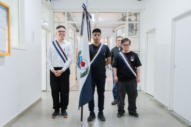 El Colegio 'Alicia Moreau de Justo' de Río Grande ya tiene su propia bandera institucional