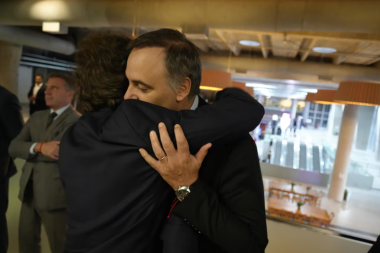 Tras designar a Santilli, Milei respaldó a Manuel Adorni: “Sigo confiando en su inocencia, es una persona honesta”