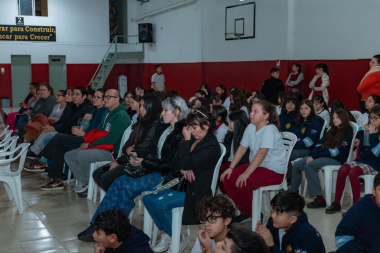 Brindaron charla sobre cibercuidados a familias y comunidad educativa de la EMEI