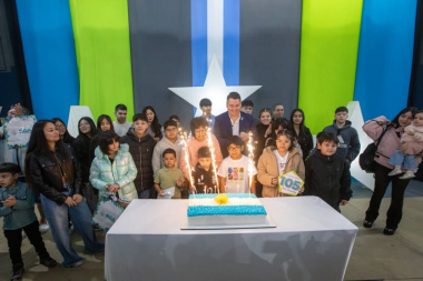 El intendente Perez compartió un desayuno con vecinas y vecinos que cumplen años junto a Río Grande
